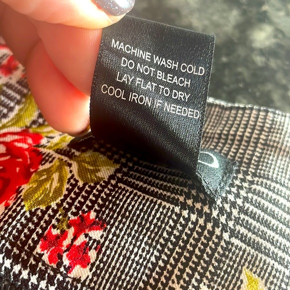 Soho Apparel Ltd houndstooth/floral pencil skirt sz Med - Picture 4 of 5